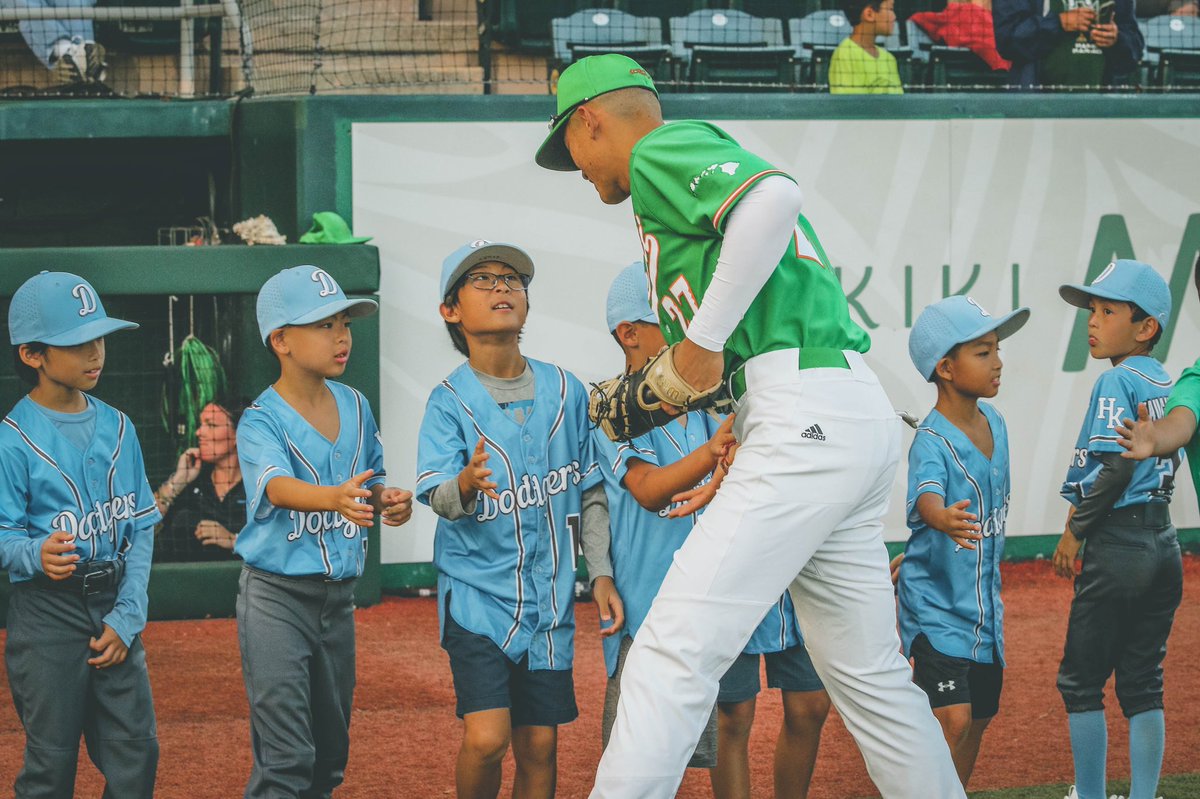 HawaiiBaseball's tweet photo. We play for more than just ourselves. 

#GoBows https://t.co/vgfn0hmKKi