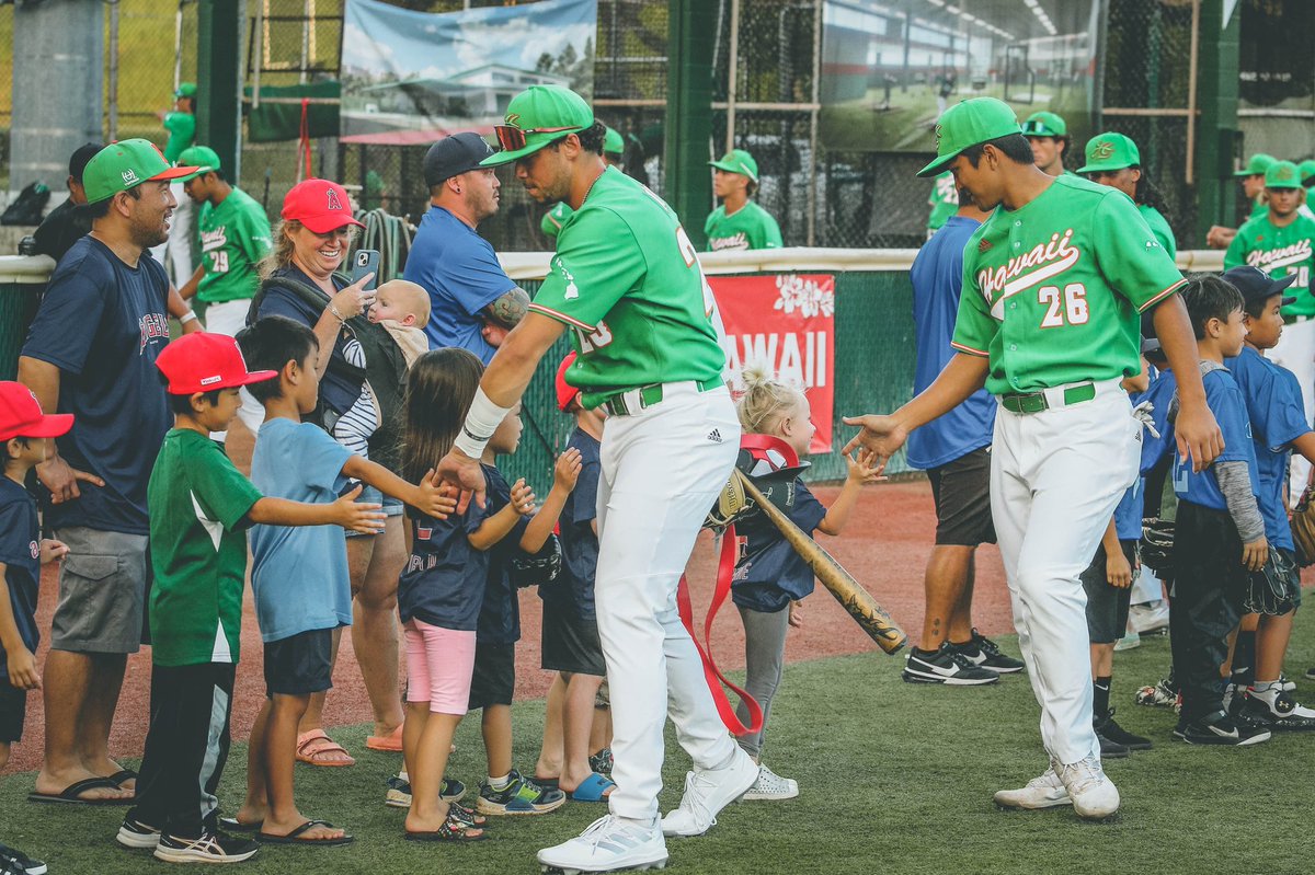 HawaiiBaseball's tweet photo. We play for more than just ourselves. 

#GoBows https://t.co/vgfn0hmKKi