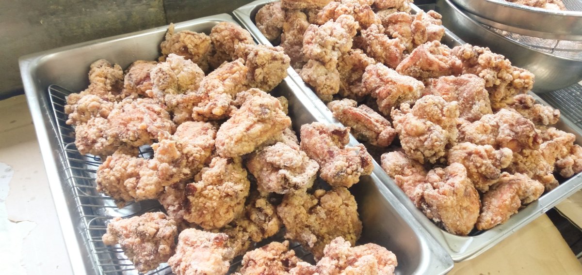 KITCHEN_BUSSTOP's tweet photo. 🎉第27回🎉
🐔毎月恒例の唐揚げプレゼント企画🐔

　　　🍴参加条件🍴

このアカウントをフォロー＆RTをした1名様にどど〜んと当店の唐揚げ４kgをプレゼント❗（冷凍で郵送しますので解凍し片栗粉を付け揚げて下さい）

エントリー期限3月31日
当選者はランダム抽選です🎉 https://t.co/F5DAuwDFAp