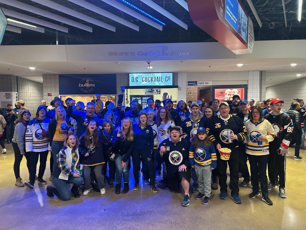 DisplacedSabres's tweet photo. Tonight’s group photo in DC via @DSeltzer21. #SabresinDC https://t.co/sOxNvCUHGx