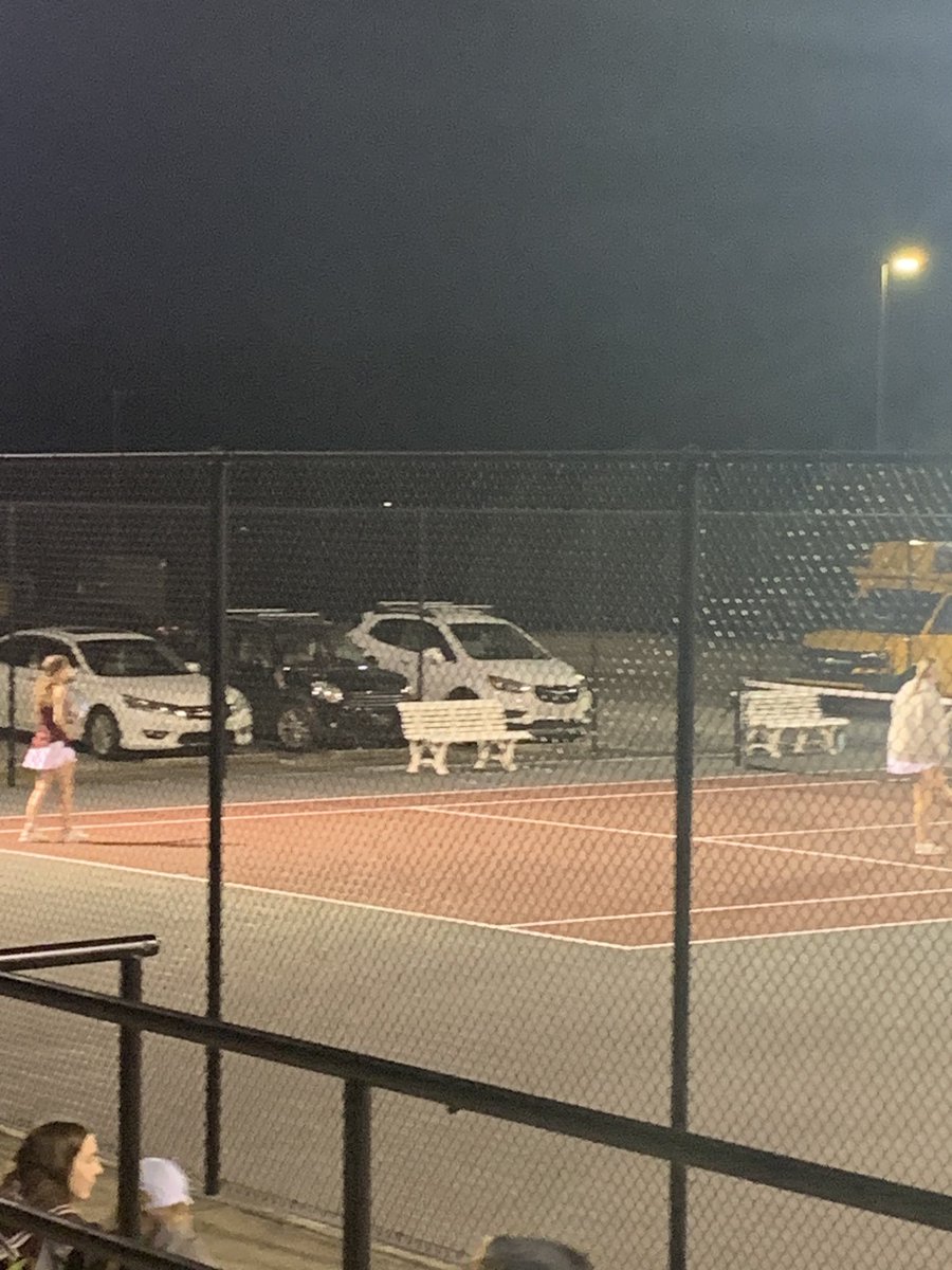 DrThomasPCSD's tweet image. Big wins tonight over East Coweta at the Central High courts! Girls prevail 5-0, and boys come from behind and scratch out a 3-2 dub! Next match - tomorrow at home against region opponent Heritage-Catoosa. Keep it up, netters! #24Strong #LionPride