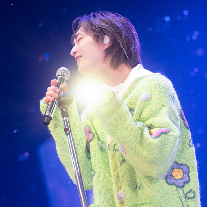 The_FirstTimesN's tweet photo. SHINee・ONEW（オンユ）、ソロコンサートでSHINeeの活動を予告

「ちょっとだけ待って」

#SHINee #ONEW #オンユ 
#THEFIRSTTIMES 
@shinetter

▼写真・記事の詳細はこちら