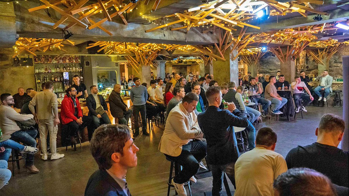binance's tweet photo. #Binance in Bulgaria! 🇧🇬 

We had a full house in Varna tonight for our community meet up to discuss NFTs, last year's achievements and our plans in the country for education and community activities. https://t.co/tnwMTgTiTD
