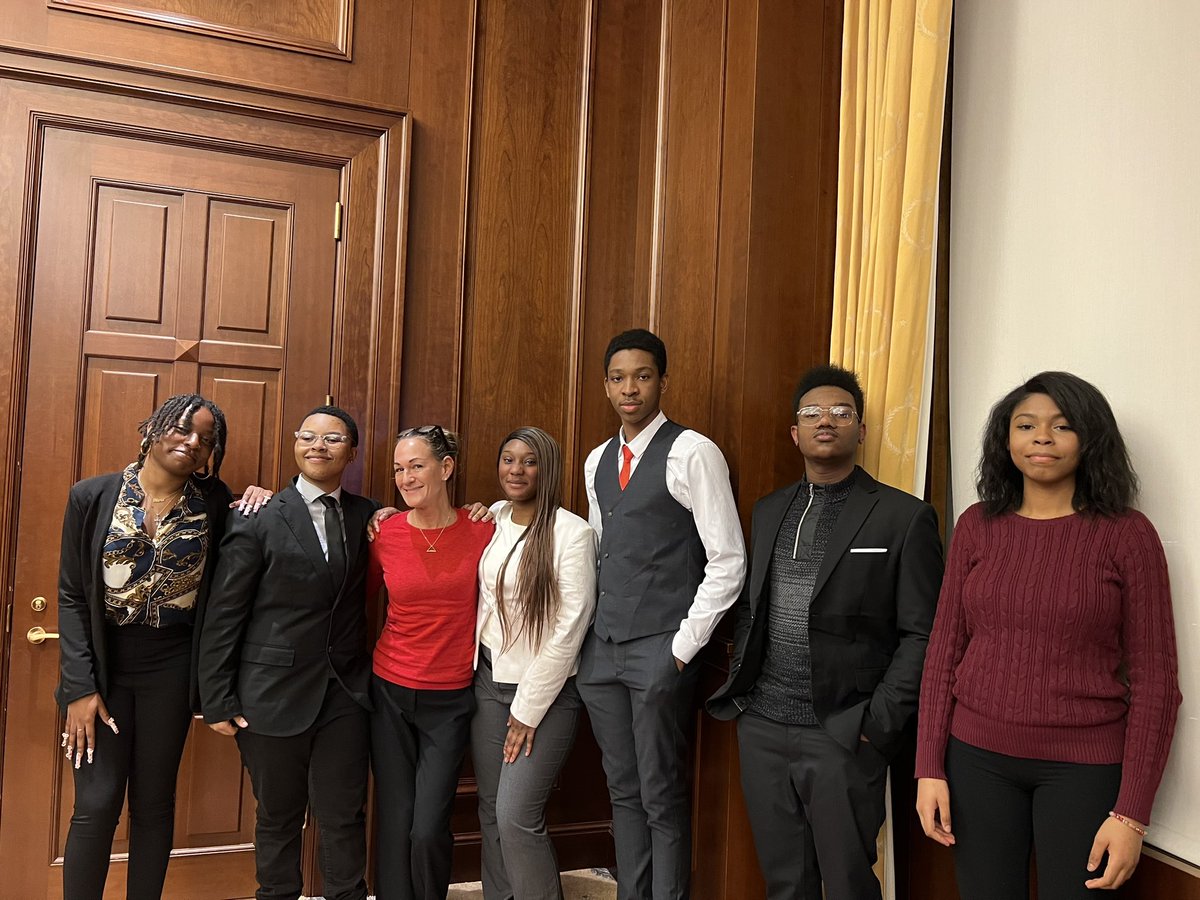 Jordana_Bell_'s tweet photo. Over 80 high schools in the 5 boroughs at the start of the 2023 Mock Trial Competition, and then there were 8!! Truman high school’s mock trial team is among the elite!! Our students are rock stars!!! Only non specialized, non private school still in it! 👏👏@davis_fia @TrumanHS https://t.co/BvmYNy2FTF