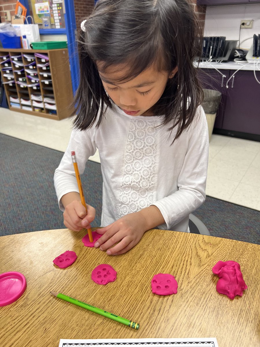 Who doesn’t love Playdough?!? Practicing repeated addition and multiplication sentences while playing and having fun! ⁦<a href="/AHSD25Patton/">Patton Elementary</a>⁩