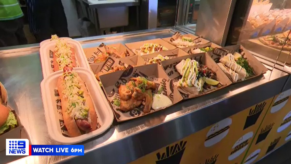 9NewsAdel's tweet photo. Footy fans, get excited! 🤤

Adelaide Oval has revealed its new menu ahead of the 2023 season, with a range of healthy options joining the classic meat pie at the kiosk. #9News https://t.co/2sFjRtRyuY