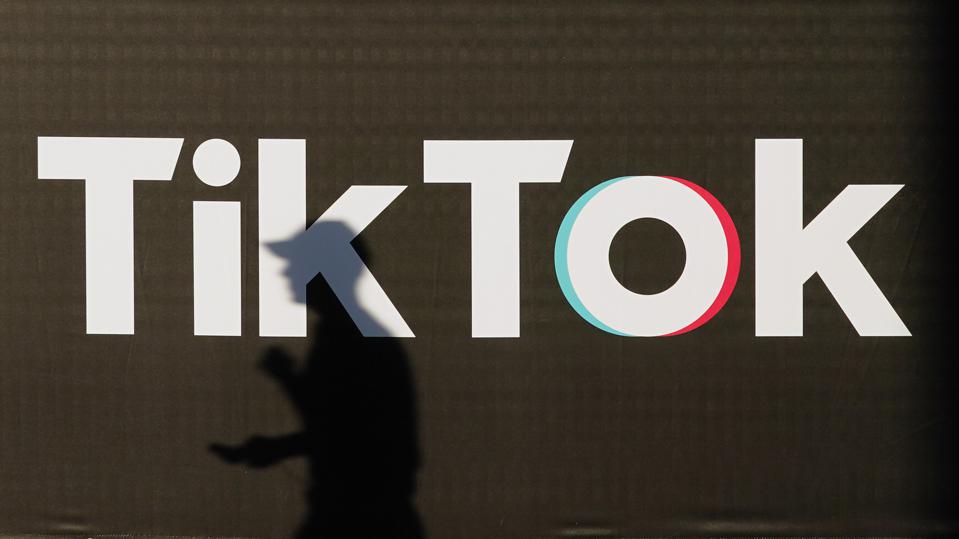 U.S. Threatens To Ban TikTok Unless Chinese Owners Sell Platform, Reports Say forbes.com/sites/joewalsh…