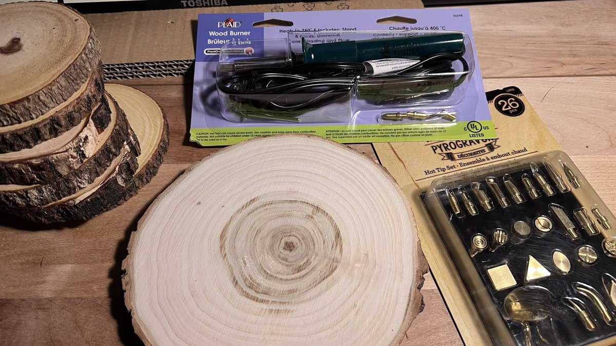 msnaoui_m's tweet image. Mon kit de #pyrogravure 
😊