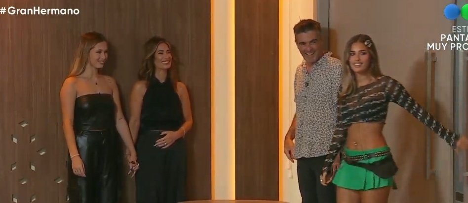 Cristeffano's tweet photo. LAKSJAJA TODOS TIESOS HASTA QUE LOS VIO 
#GranHermano2022 https://t.co/SgArbOUadF