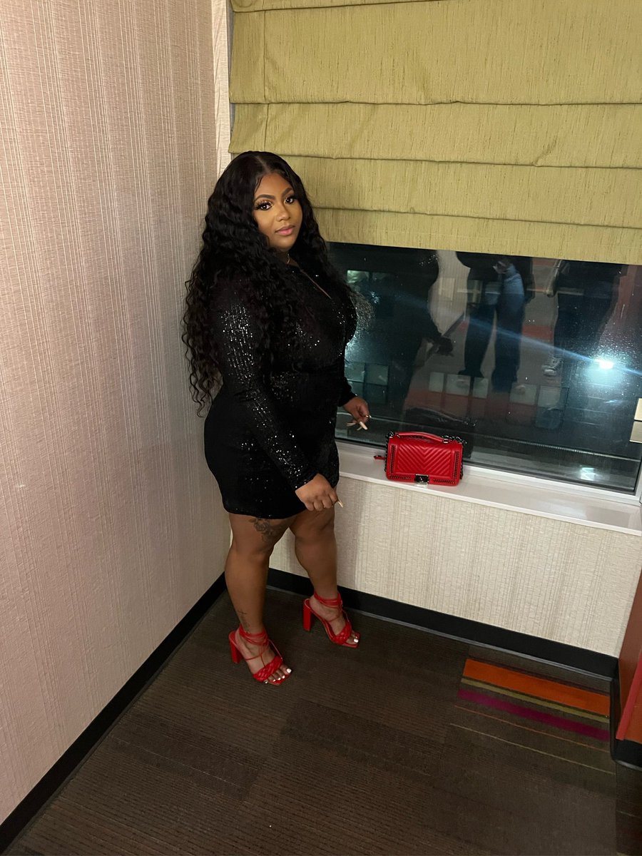 Klxviii's tweet photo. It’s been 1 Year TODAY since i started my weight loss journey 🥹✨ 
I have lost 100+ pounds👏🏽
#vsgjourney https://t.co/iAkqD1TbwP