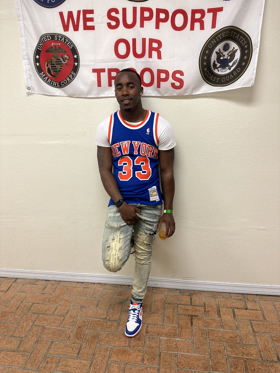 QUEZY__10's tweet photo. Biggest In It feel like I’m left out 💙🤞🏽#Krazy⌛️ 🥀 #LLM🕊❤️#LLWNE🕊️❤️ #FreeMyBruddas #ProblemChild😈🤫 https://t.co/UfdHErIMDl