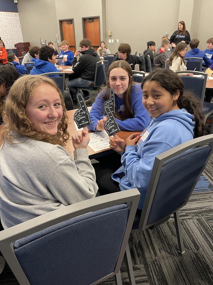 Mrs_Rambour's tweet photo. Thank you to @EducationQuest for helping our 8th graders get to @MidlandU for a campus visit! The students had a great time exploring campus and especially loved the lunch buffet! #lakeviewvikes https://t.co/FD97kJ8jUf