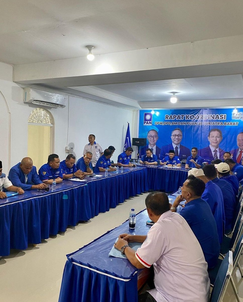 syaflinchaniago's tweet photo. RAPAT KOORDINASI PARTAI AMANAT NASIONAL (PAN)
DPW, DPD, BM PAN & PUAN Se-Sumatera Barat.
#PAN12 #PastiAdaHaraPAN #SumbarMaju #IndonesiaMaju https://t.co/4AoAJzXg3t
