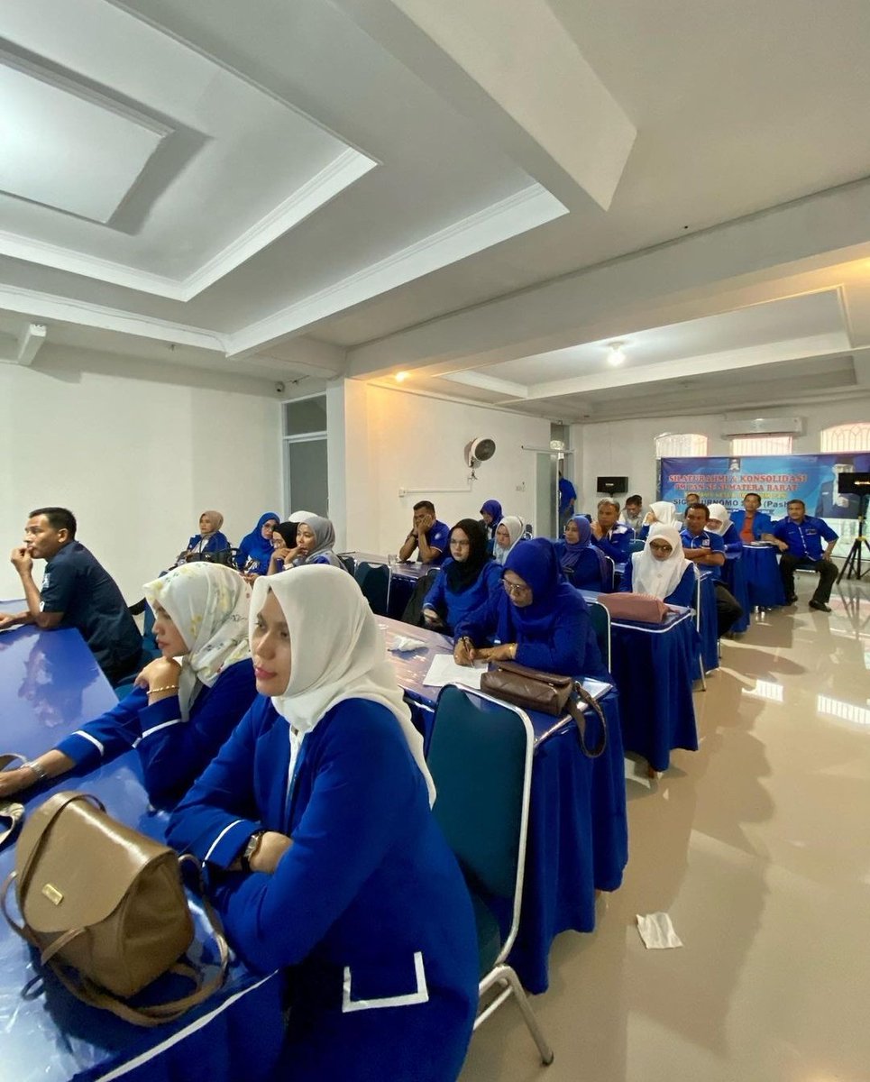 syaflinchaniago's tweet photo. RAPAT KOORDINASI PARTAI AMANAT NASIONAL (PAN)
DPW, DPD, BM PAN & PUAN Se-Sumatera Barat.
#PAN12 #PastiAdaHaraPAN #SumbarMaju #IndonesiaMaju https://t.co/4AoAJzXg3t