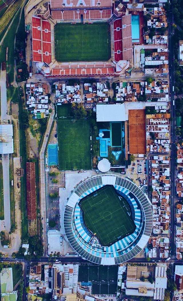 ViejaGuardiaEA's tweet photo. 🏟️ La belleza de lo absurdo 🇦🇷 https://t.co/yBFUht0aKD