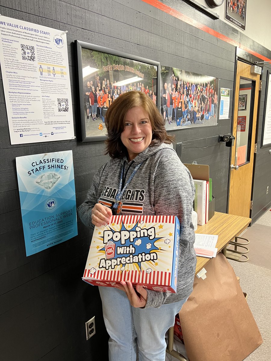 PSEClassified's tweet photo. In honor of #ESPWeek2023, South Kitsap Chapter Leaders were "popping" with appreciation for classified staff! Paula Bigler, Yolanda Harrison, Jennifer Henson, Tracy Hopkins, and Jacque Meddles delivered popcorn gift boxes to members and welcomed new members into our union!🍿🤩💙 https://t.co/QRPSx4LaXz