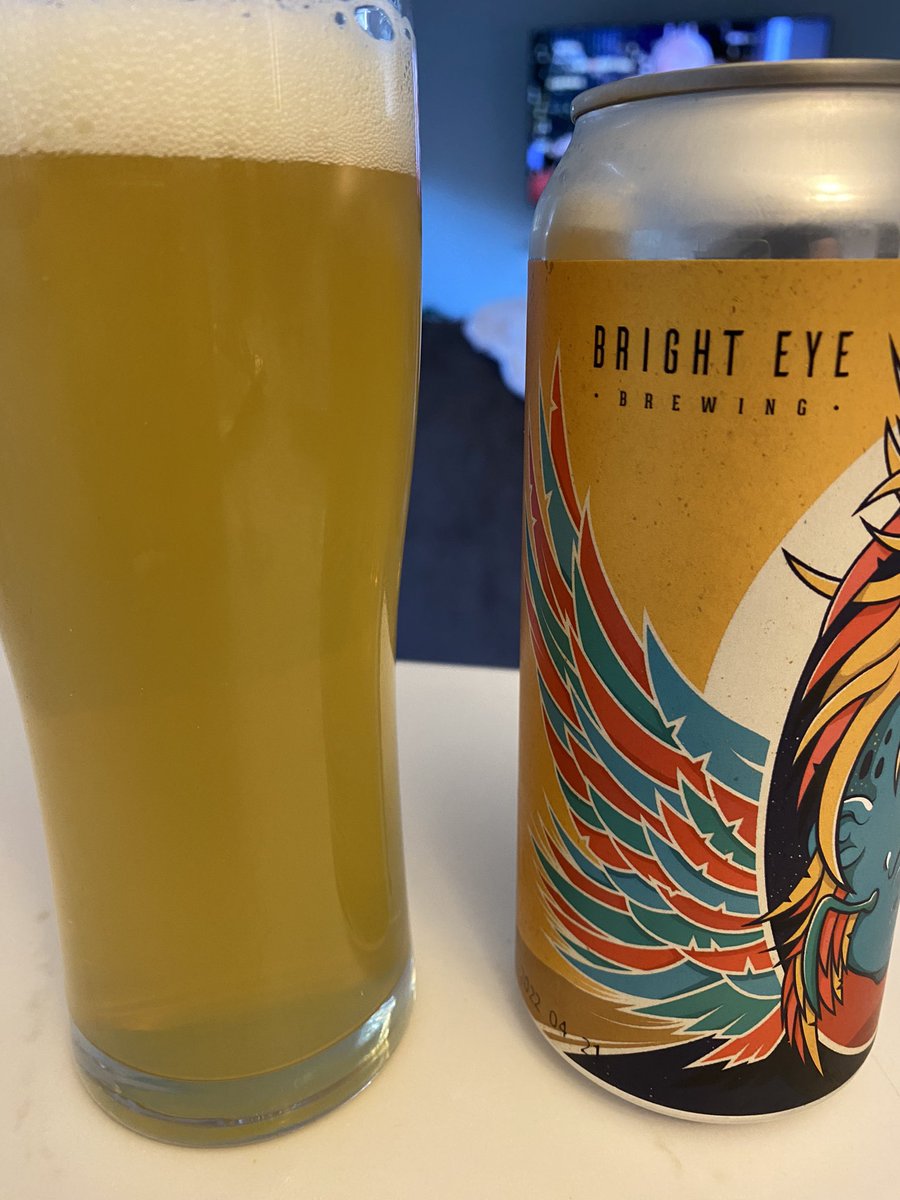 GordieLogan's tweet photo. @gord_newton @Brew_Torchlight @IAmCarlJensen @tforshner @pastiscam @GregorCraigie @TheGrowlerBC @DallasGislason Out of control Gord..awesome! Tonight’s a 2 brew for me and both totally worth it! Definitely a happy hump day! #slowhandbeer @brighteyebrew https://t.co/CbTHddbxFz