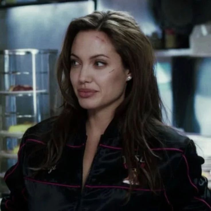 𝙈𝙤𝙢, 𝙛𝙞𝙡𝙢𝙢𝙖𝙠𝙚𝙧, 𝙧𝙚𝙛𝙪𝙜𝙚𝙚 𝙖𝙙𝙫𝙤𝙘𝙖𝙩𝙚, 𝙝𝙪𝙢𝙖𝙣𝙞𝙩𝙖𝙧𝙞𝙖𝙣

Not Angelina Jolie 

   RT/LIKE