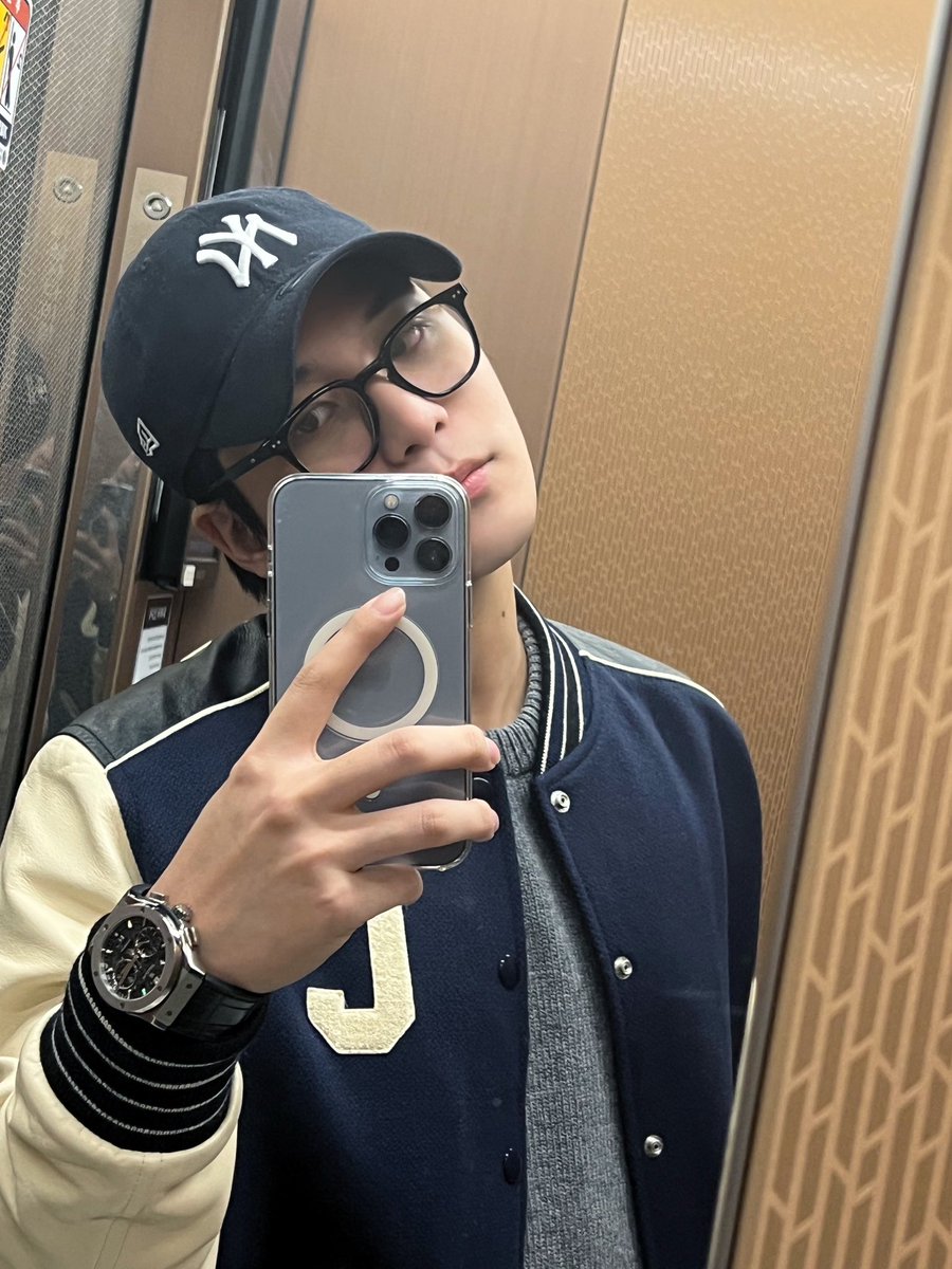 jongho’s fancafe update i’m gonna scream he looks so handsome