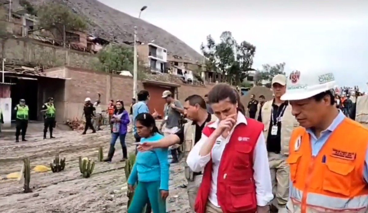 ChacoteroPeru's tweet photo. El gesto de la Ministra de Vivienda Hania Pérez De Cuéllar lo dice todo https://t.co/SH2ITQdhtr
