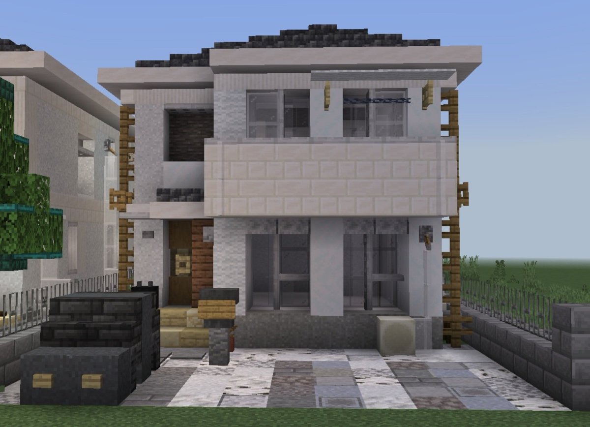 #富栄市
#minecraft建築コミュ 
ベランダがでかい家。
建建築しないと下手になるぅ……