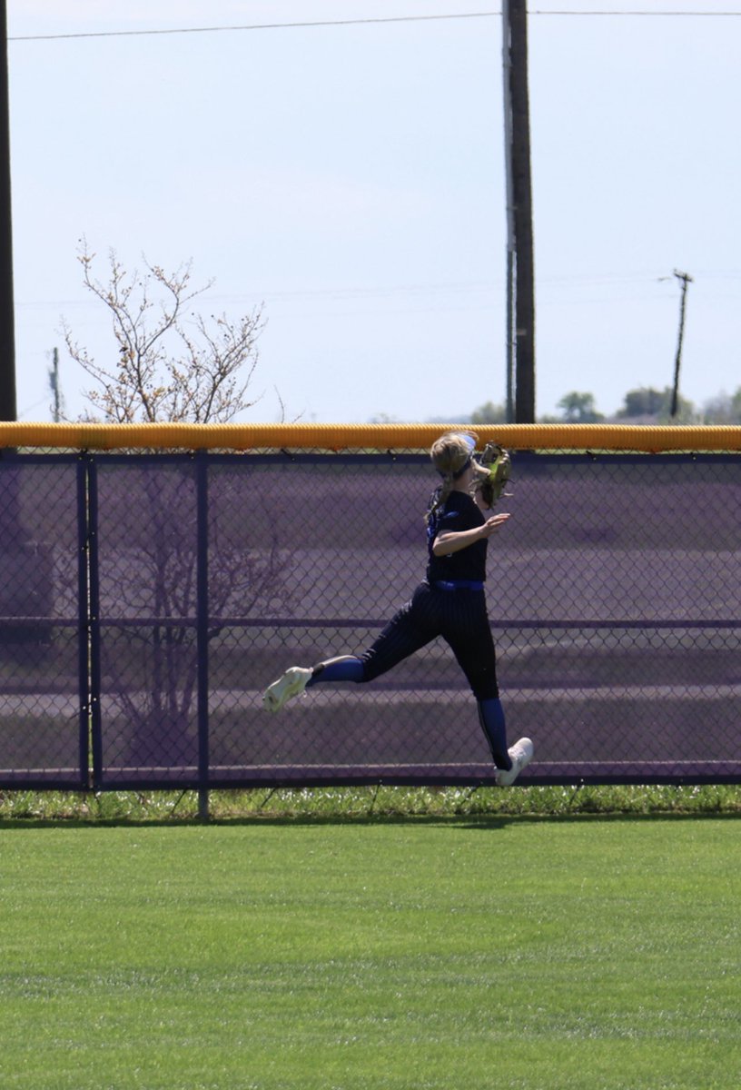 Finally got some action in the outfield!  @EFND_Softball @Coach_Cump @TarletonSB @StefPhillips4 @AlyxCordell