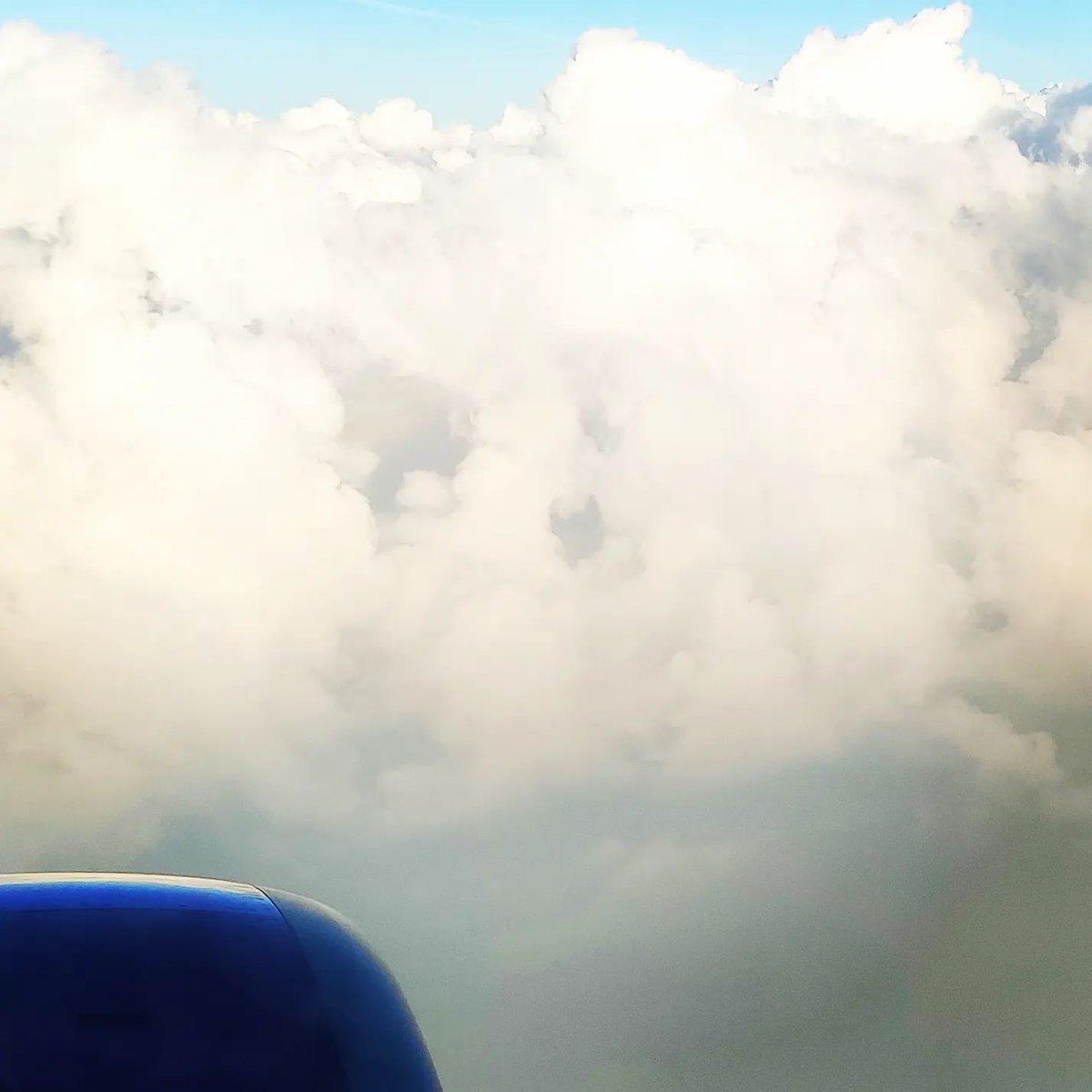 cerosilva's tweet photo. Nothing like cotton in the sky to give you a high. #Goa #Bombay #Mumbai #Travel #goairways https://t.co/PDngxfRUgG
