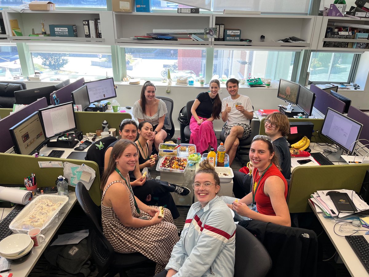 Group pot luck lunch! Great work team! <a href="/gmr1chardson/">Georgia Richardson</a> <a href="/FinlayBurkeChem/">Finlay Burke</a>