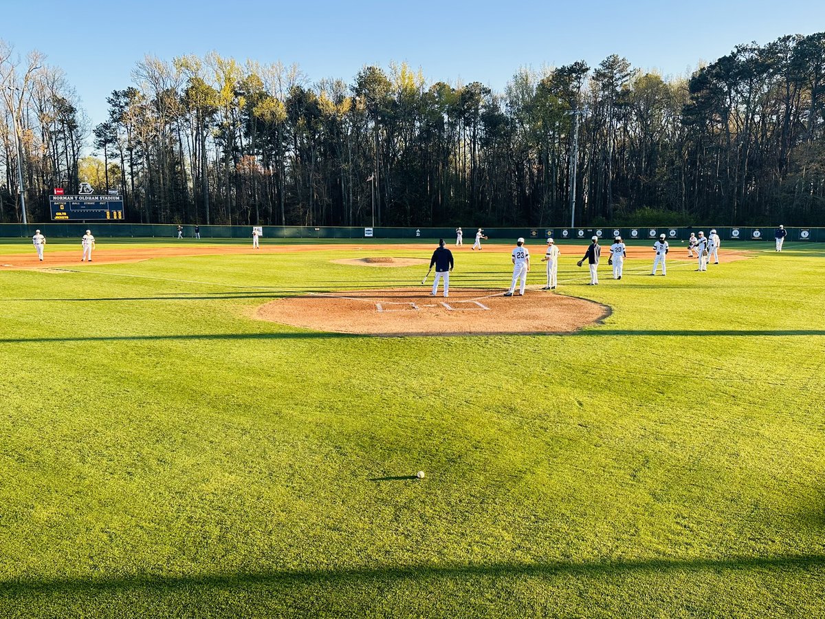 FuxMarissa's tweet photo. I am so proud of our students at @LeeCountyHigh  I love watching their passion for life and their connection to society! From baseball to photography they make me proud everyday! Win or lose, love my yellow jackets 🐝 💙@jwade0879 @MsJPeace_LCHS @CoachYerger https://t.co/d8FmLRYkSO