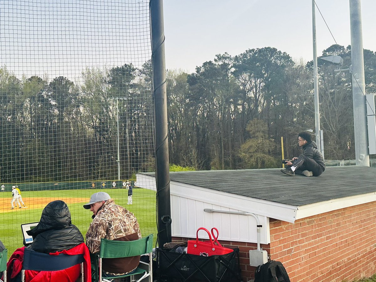 FuxMarissa's tweet photo. I am so proud of our students at @LeeCountyHigh  I love watching their passion for life and their connection to society! From baseball to photography they make me proud everyday! Win or lose, love my yellow jackets 🐝 💙@jwade0879 @MsJPeace_LCHS @CoachYerger https://t.co/d8FmLRYkSO