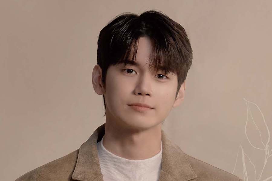 soompi's tweet photo. #OngSeongWu's Agency Confirms His April Enlistment Date 
https://t.co/25tEMMLDJr https://t.co/zRx0Zyik9J