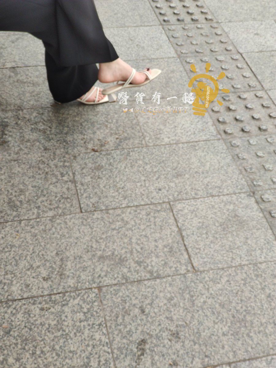 leg07butt's tweet photo. 随手拍
每日街拍の恋足
完整版视频请移步电报加群【见个人简介】
#足控 #跟拍 #高跟鞋 https://t.co/1kHxuUxyBI