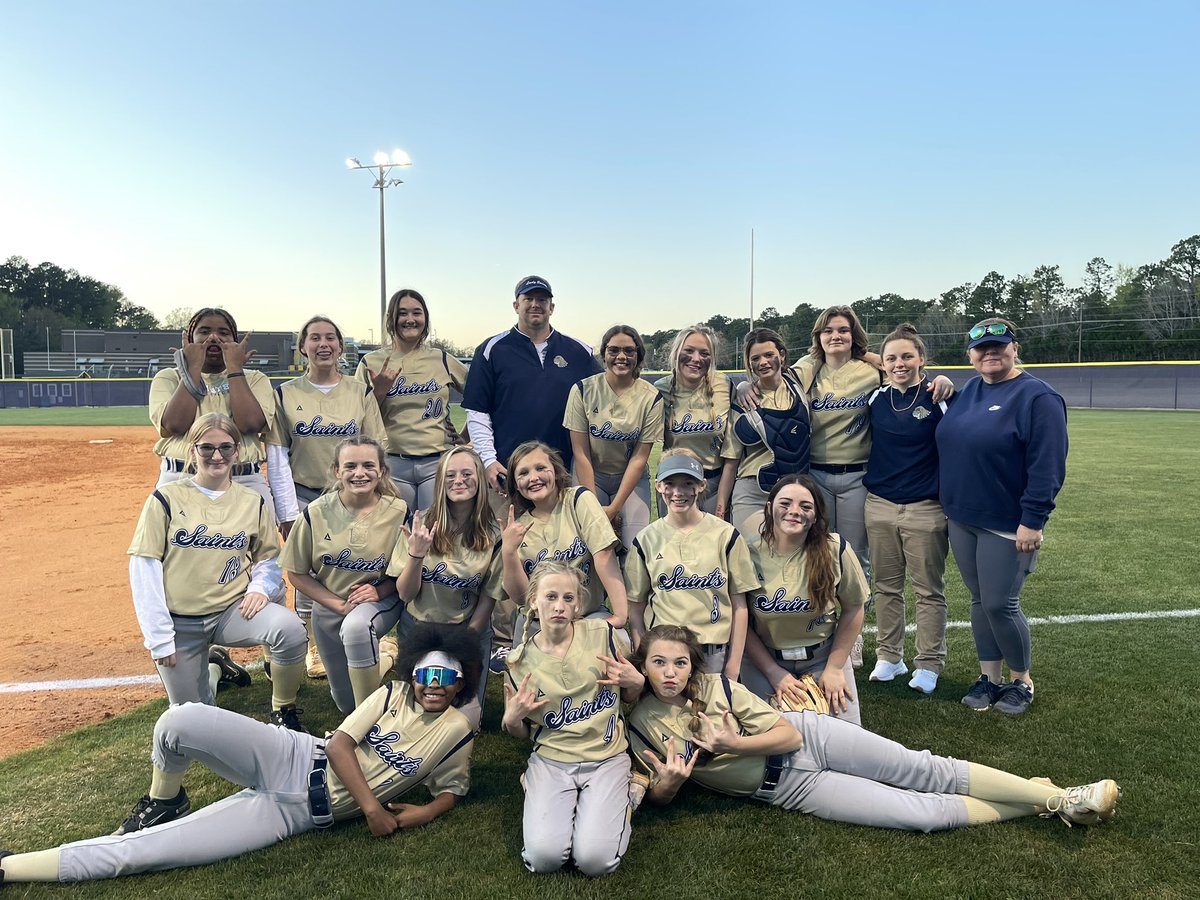 clauderowe11's tweet image. First win in new era of softball at Thornwell Charter School proud of all the ladies for there hard work! #Laurenscountysports #ladysaints