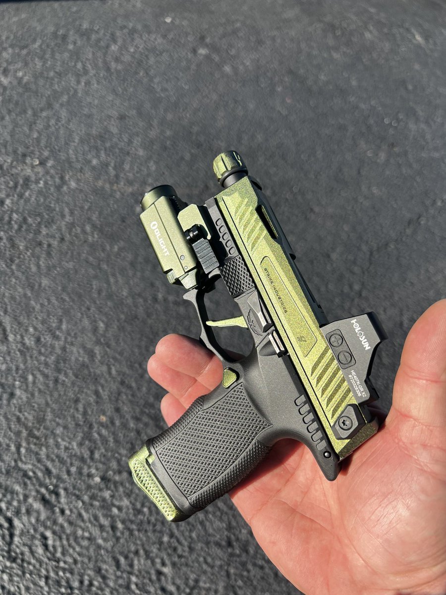 thekingofcamo's tweet photo. Ultra custom Sig P365 in Gun Candy!
#sigsauer #icarusprecision #holosun #olight #strikeindustries #guncandy #greyguns https://t.co/re0pbmwijH