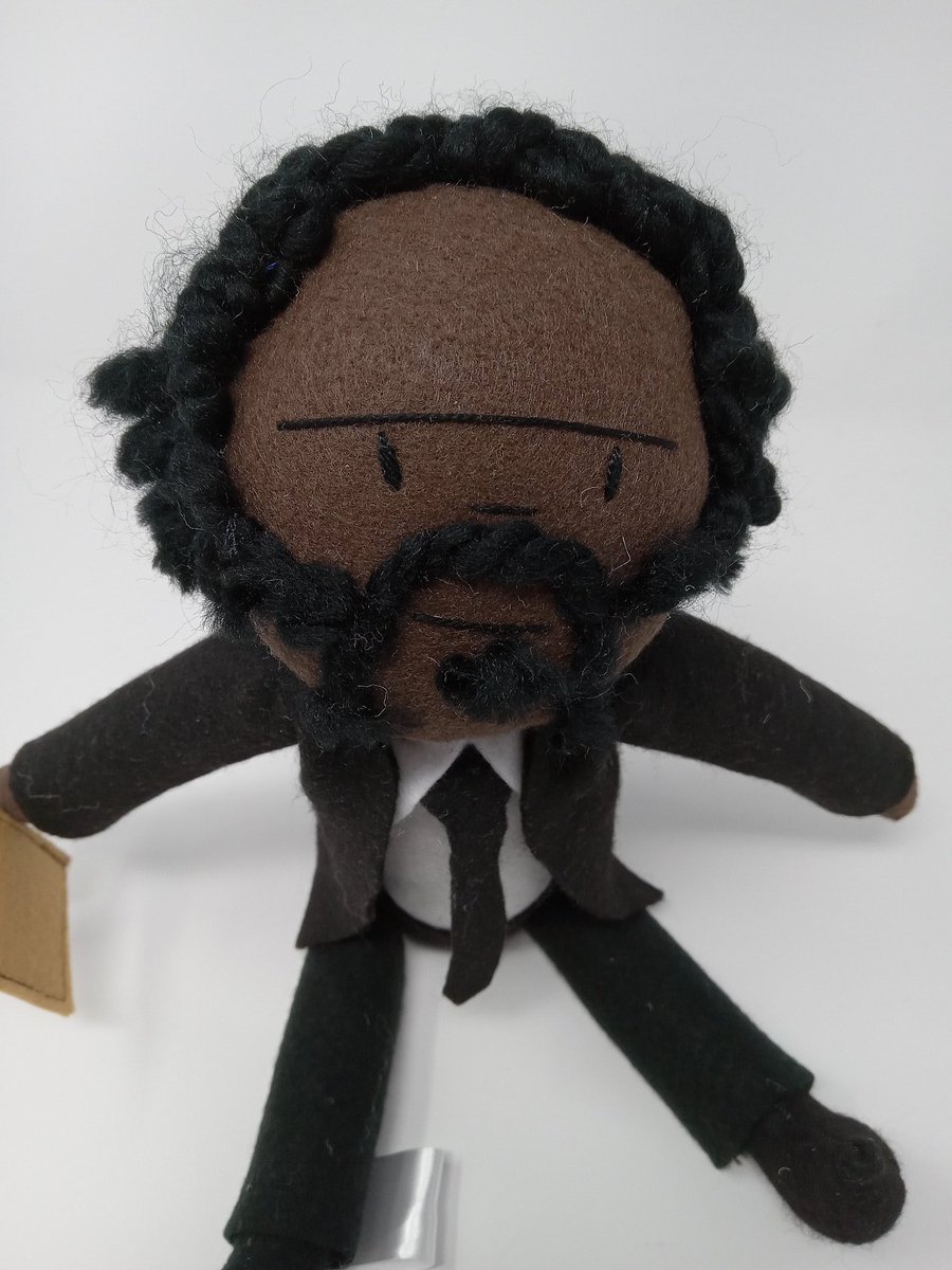 DeepCutCreatio1's tweet photo. "Pulp Fiction's" Jules Winnfield heads out of the shop!! #royalewithcheese @SamuelLJackson https://t.co/nR6TNDS6FM