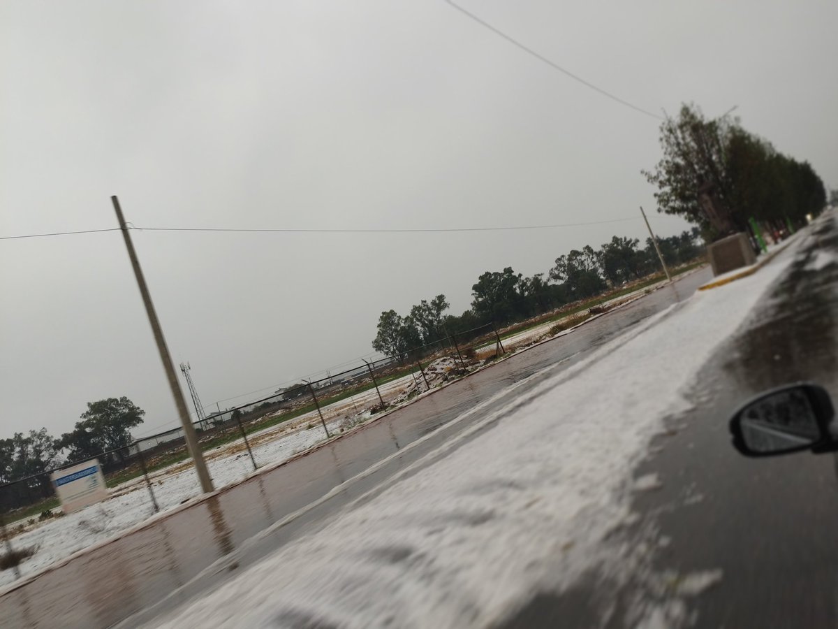 Albertoxz08's tweet image. Ayer el granizo en #TulancingoHidalgo estuvo de locos, los paisajes parecían nevados, la vista a cualquier lado era hermosa.
