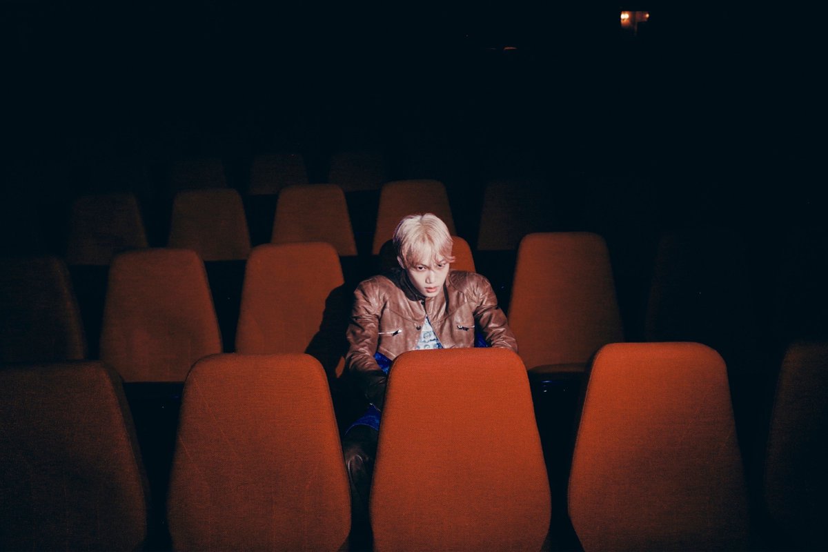 230316 카이 엠카 사녹 후기
약간 왼쪽같은 라이더에 저런머리 스타일링이었음!! 얼굴에 흉터 분장두 하구 리허설 모니터할때 들어갔는데 계속연습하구잇엇다 ㅜㅜ 중간에 수호형 와서 껴안구 무대올라감