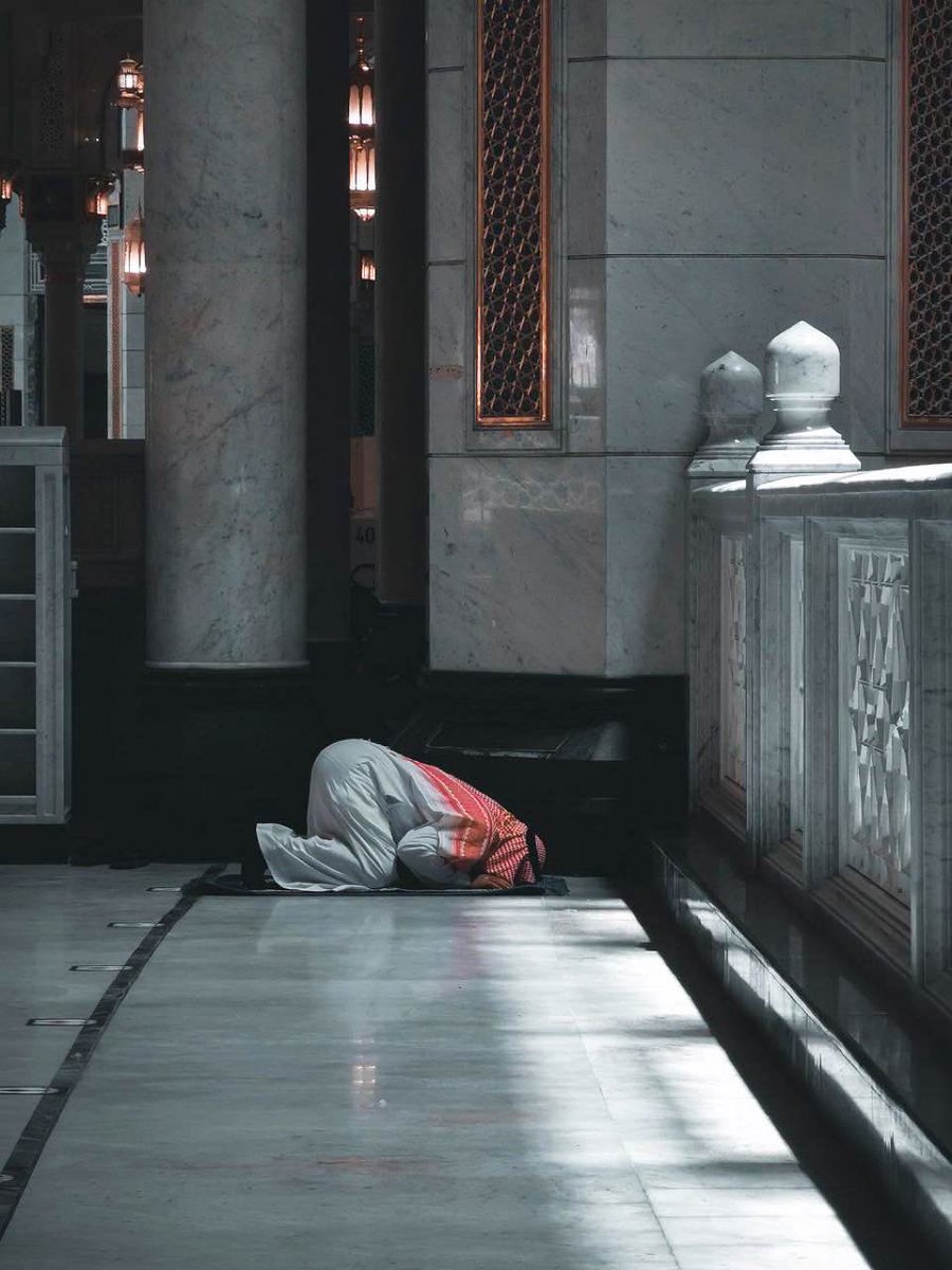 heartt_6's tweet photo. "اللهُم قلباً لا يتكاسل عن الصلاة ولا يؤخرها".♥️ https://t.co/tbCqQIXrah