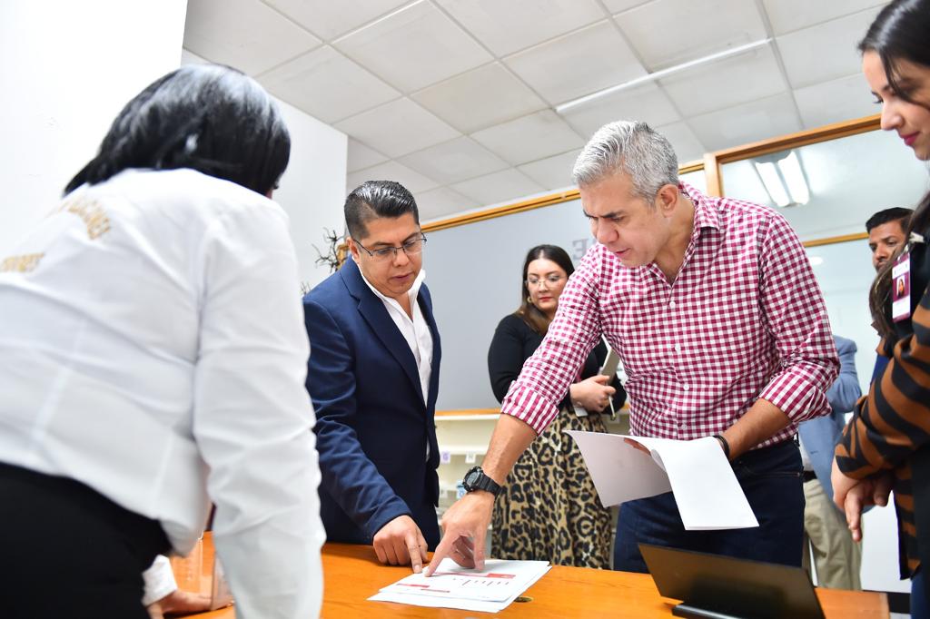 El día de hoy realizamos una visita a la Oficina Municipal de Ecatepec de Morelos de la @SRE_mx, un verdadero gusto saludar al presidente municipal Fernando Vilchis.
#Estamosparaservir