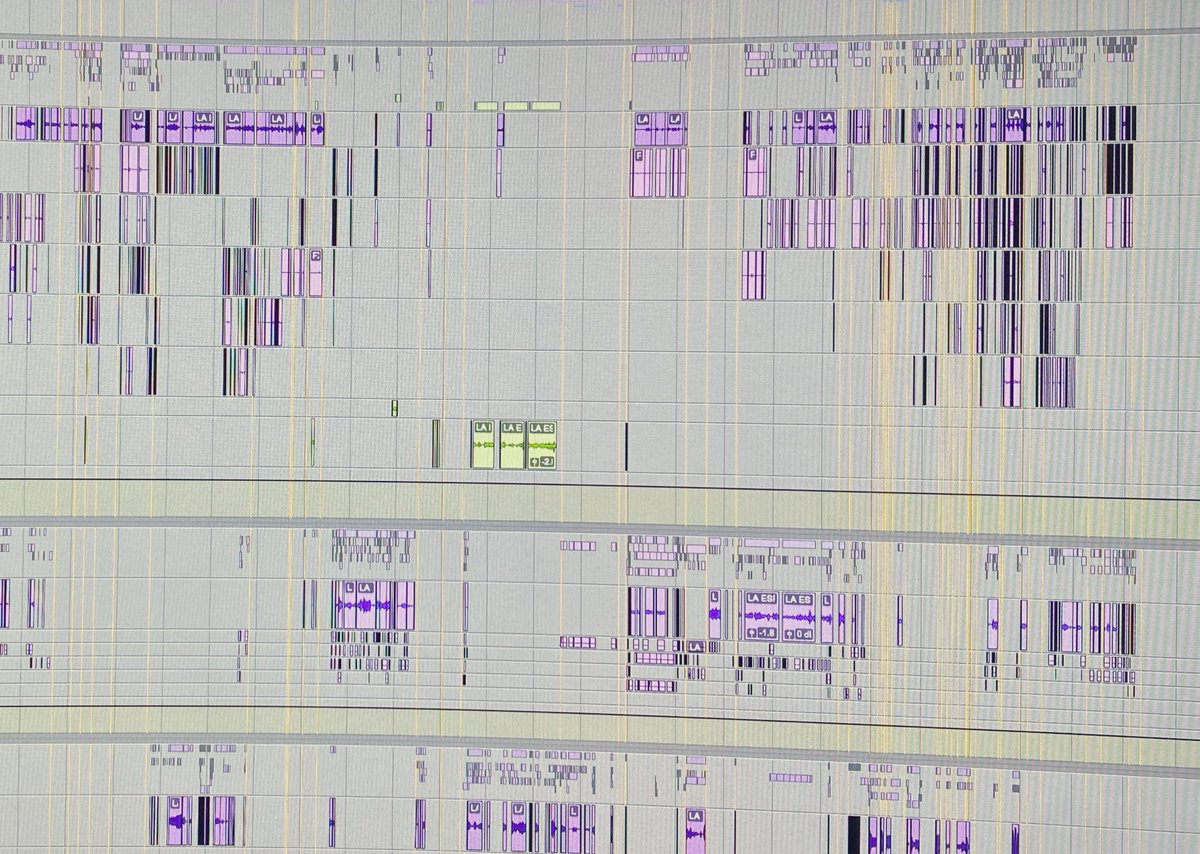 ¿Diseño Sonoro? Ahora que estoy con #LaEsfera2, así lo veo yo:

😶‍🌫️      50% Creatividad.
👁️👂25% Ver y escuchar.
📖      20% Elementos narrativos.
📺      5% Conocimiento software.

DAWs y plug-ins, hacen lo que antes he visto, pensado y escuchado. El resto, son 4 cosas 💜🎧