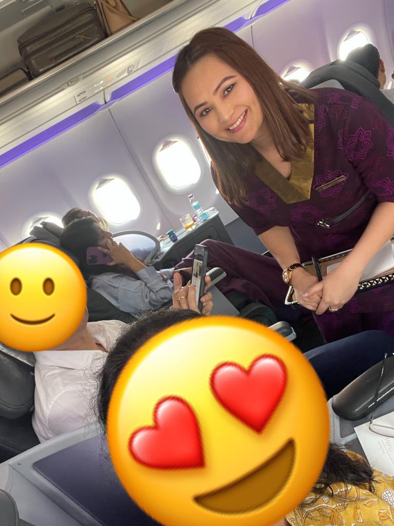 VarierSangitha's tweet photo. 🇮🇳 #SheIsMore
Some heroines wear purple too😍
Gratitude Dear Pooja Khanna - cabin crew @airvistara UK 532 Cbe-Delhi 9/3/23 showed exemplary presence of mind &skill in handling a difficult elderly passenger during touchdown!
@TataCompanies Indeed a world class brand!
#NariShakti https://t.co/krsJVfRtYx