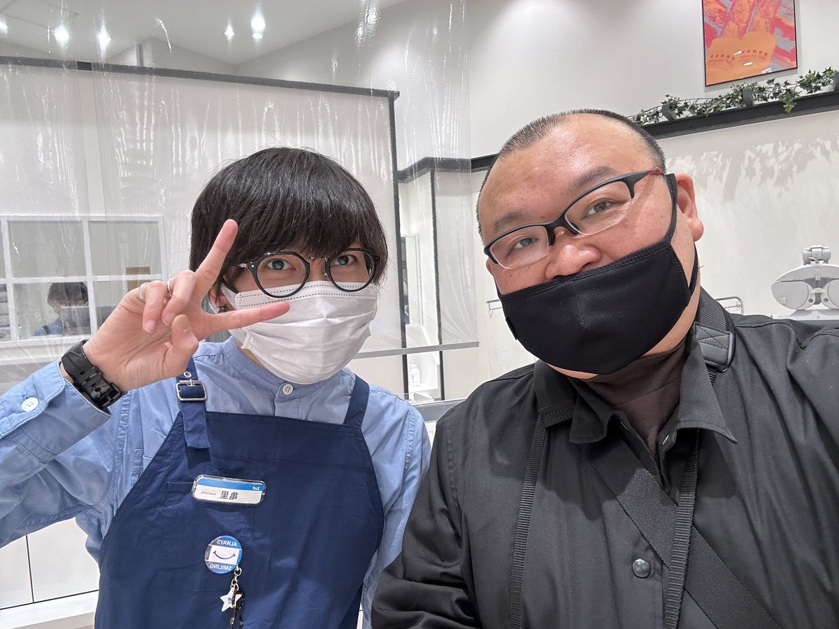SToneSOUND1975's tweet photo. ダーツプロ“かめかな”亀里夏菜プロがいる Zoff Marche コクーンシティさいたま新都心店へ行き、メガネ新調してきた👓
ダーツやってる人はもちろん行くよね。
#darts #ダーツ #ダーツプロ #亀里夏菜 #かめかな #かめ #zoff #cocoon2 #さいたま新都心 https://t.co/jFRBtQuaUW