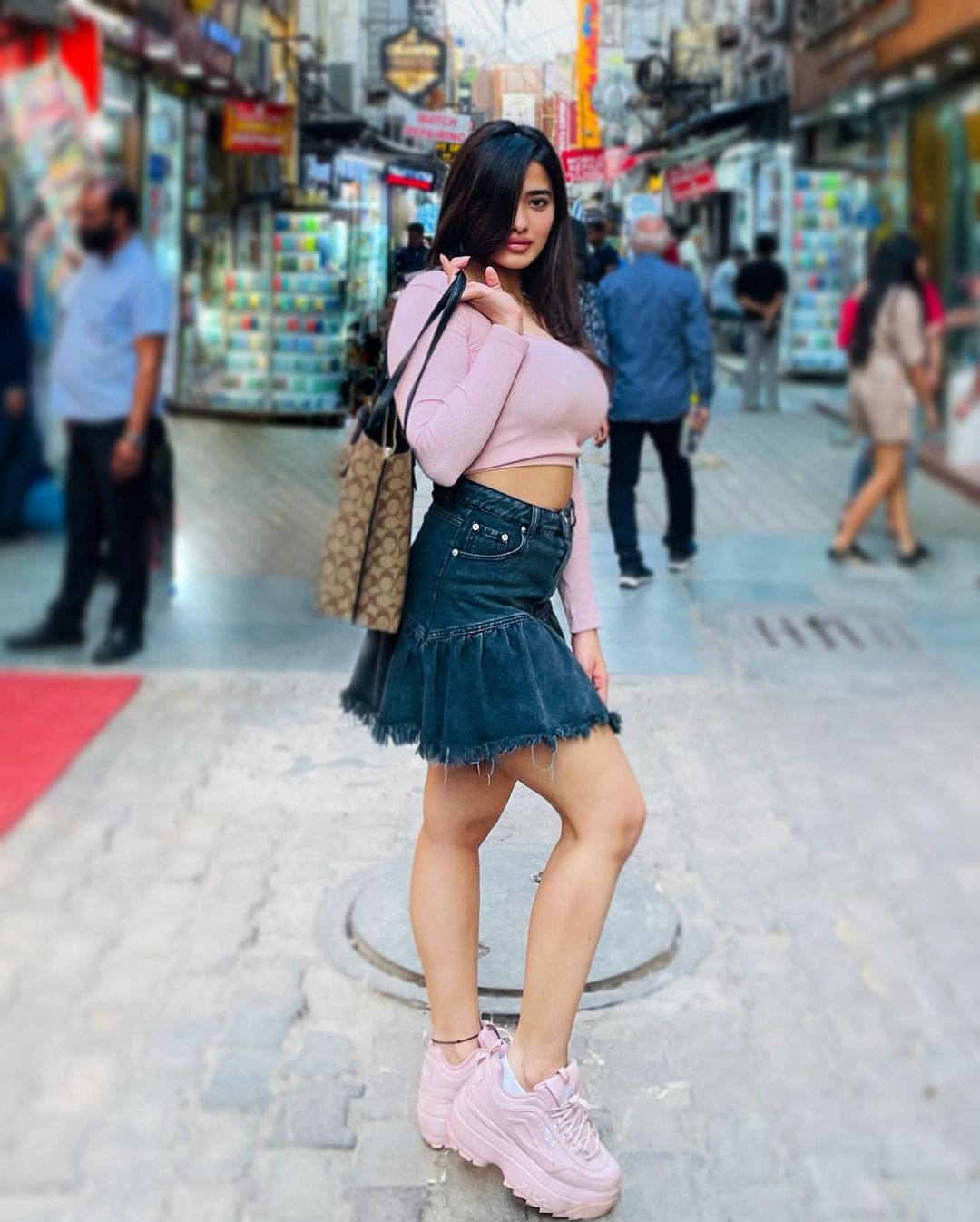 FrU1dfBacAEfXPI?format=jpg&name=large