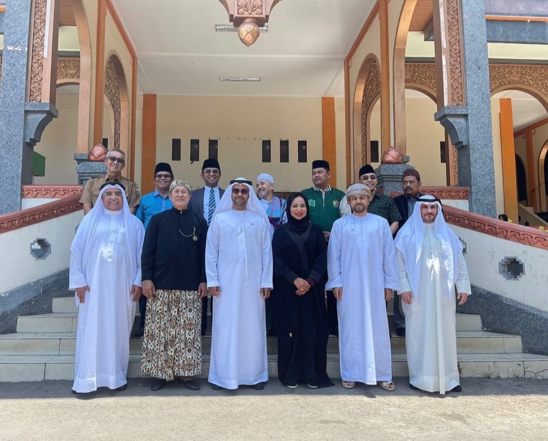 BahrainEmbIND's tweet image. شارك سعادة السفير أحمد عبدالله الهاجري في الاحتفال بالذكرى 215 لسلطنةكتسيريبونان بمحافظة جاوا الغربية بدعوة من السلطان التاسع الأمير عبدالغني نتنيبجرات بحضور عدد من السفراء العرب وتم بحث سبل التعاون التجاري والسياحي والتعليم ومناقشة تطوير الإمكانيات المتاحة في شتى المجالات.