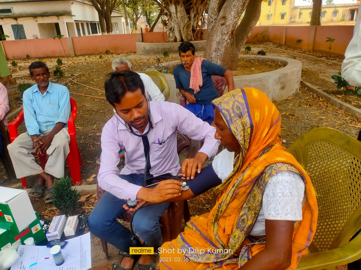 dcjamtara's tweet photo. Targeted Health Check Up for senior citizens at ELDER'S CLUB Nala #Jamtara 
@faiz_IAS 
@HemantSorenJMM https://t.co/QaS9e7Sp80