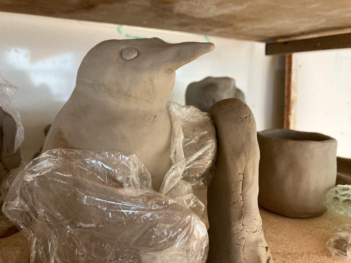 BevIillo's tweet photo. Itโs exciting when you give a simple starting point and everyone runs with it, taking their object illustrations in completely different directions ๐ @bsoa_illustration
#illustration #objectillustration #illustratedobjects #illustrationandclay #ceramics #narrative https://t.co/k3ztdeaQAt