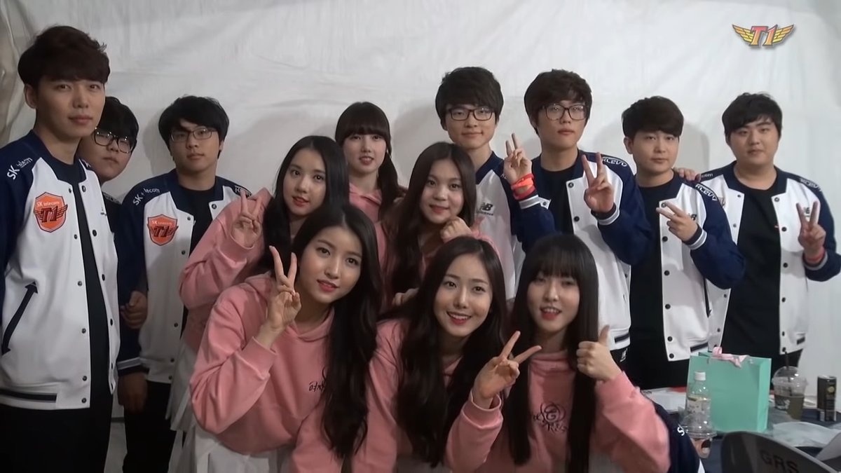 Remember when GFriend performed during LCK Spring 2015 finals, and they had a picture with SKT? 🥹