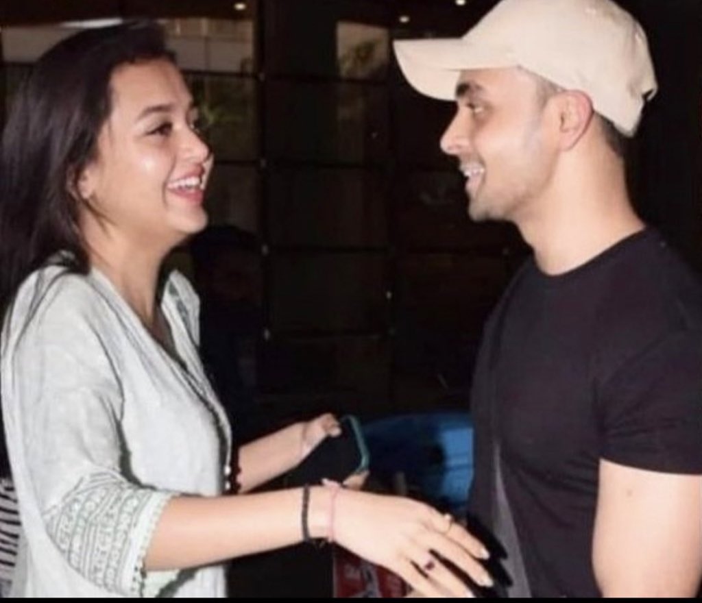 _TejaTroops_'s tweet photo. This Reunion feels Personal - have been waiting since long to see my all time favorite Sibling Duo together. They are simply the Best.

Welcome Home Praaaaa ❤️✨

PRA TEJA REUNION 

@itsmetejasswi @PRATIK_PGW #TejasswiPrakash https://t.co/llLvRXPZ1D