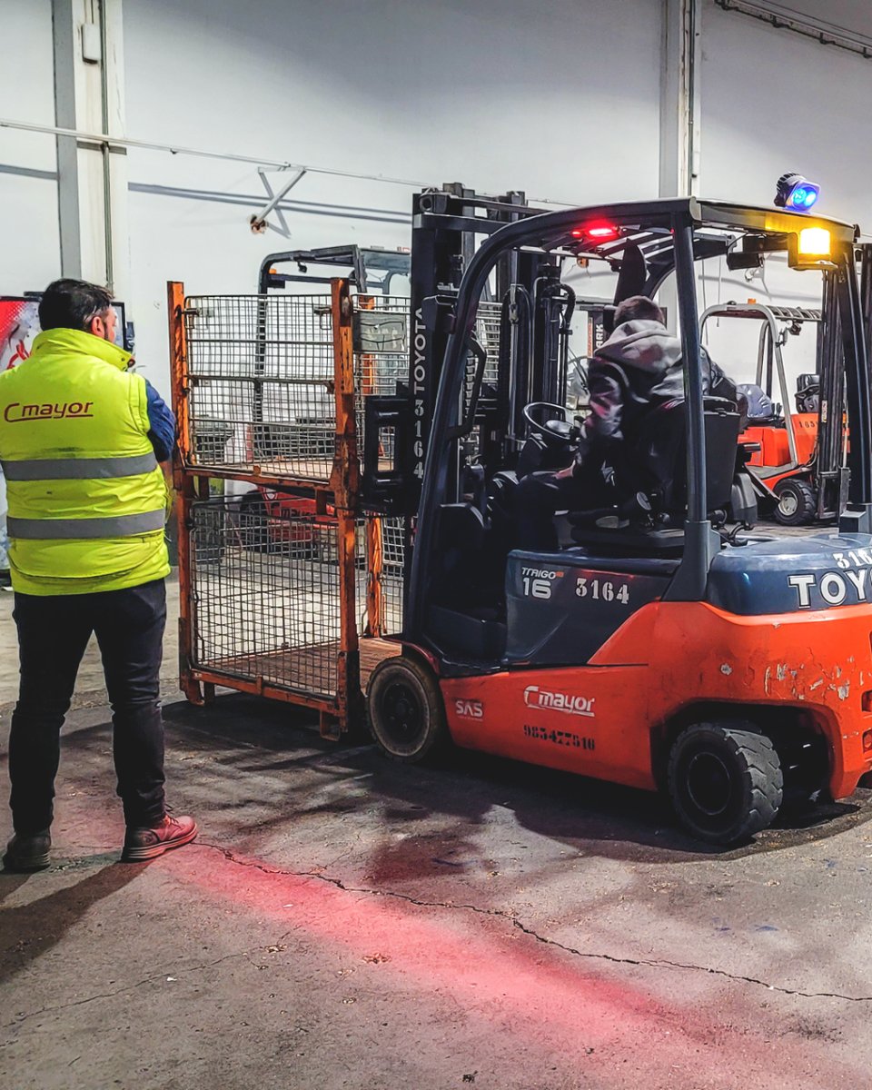 cmayor_ES's tweet photo. 🚨 Está interesado en mejorar sus habilidades en el manejo de carretillas elevadoras?
Cmayor le ofrece la posibilidad de realizar horas de prácticas manejando carretillas en el sector del automóvil, para aumentar la destreza en la conducción y estiba o apilado de mercancías. 🔝 https://t.co/UXv21YACh8