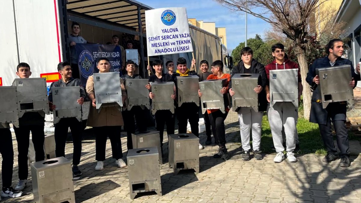 TCSanayi's tweet photo. ÇARKLAR DAYANIŞMA İÇİN DÖNÜYOR

@yalovamakineosb 'deki meslek lisesi ve sanayiciler, depremzedelerin ihtiyaçları için üretim kapasitelerin üstünde çalışıyor.

Konteyner, su arıtma sistemi, jeneratör ve daha bir çok şey…

Liseliler, soba ile destek oldu.

https://t.co/VvJfhSAmIX https://t.co/UThKhdvCNH